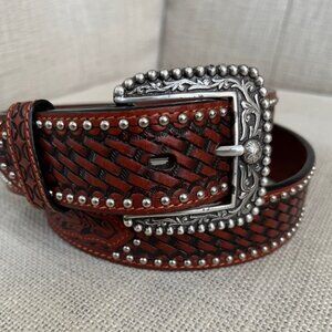 ARIAT Sands Leather Western Belt Hand Tooled Basket Weave Conchos Studs Buckle